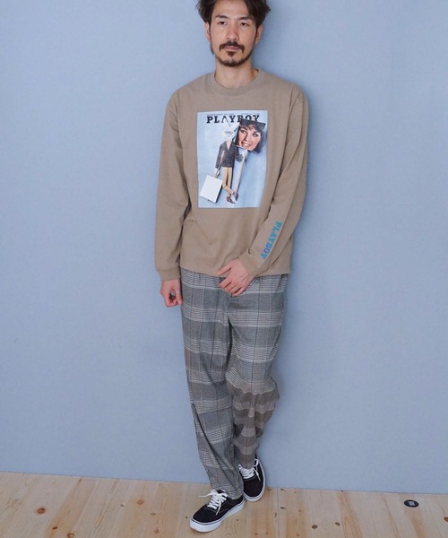 PLAYBOY(プレイボーイ)の「【PLAY BOY/プレイボーイ】プリントロンT 転写フォトロンT 袖プリント(Tシャツ/カットソー・メンズ・ホワイト/ブラック/ベージュ・MEDIUM/LARGE/X-LARGE)」の4枚目の写真