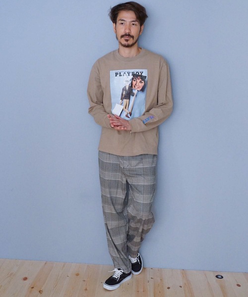PLAYBOY(プレイボーイ)の「【PLAY BOY/プレイボーイ】プリントロンT 転写フォトロンT 袖プリント(Tシャツ/カットソー・メンズ・ホワイト/ブラック/ベージュ・MEDIUM/LARGE/X-LARGE)」の5枚目の写真