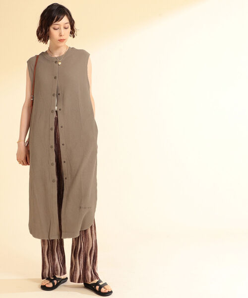 Ray BEAMS（レイビームス）の「Champion × Ray BEAMS / 別注 ノーカラー ワンピース（ワンピース・レディース・ブラウン系その他5/ライトグレー/ブラック・ONE SIZE）」の20枚目の写真