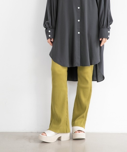 LOWRYS FARM（ローリーズファーム）の「ｓｅｌｆｃｕｔリブフレアパンツ　931748（その他パンツ・レディース・ブラック/ブラウン/イエロー/グリーン/アイボリー・FREE）」の5枚目の写真