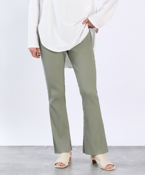 LOWRYS FARM（ローリーズファーム）の「ｓｅｌｆｃｕｔリブフレアパンツ　931748（その他パンツ・レディース・ブラック/ブラウン/イエロー/グリーン/アイボリー・FREE）」の4枚目の写真