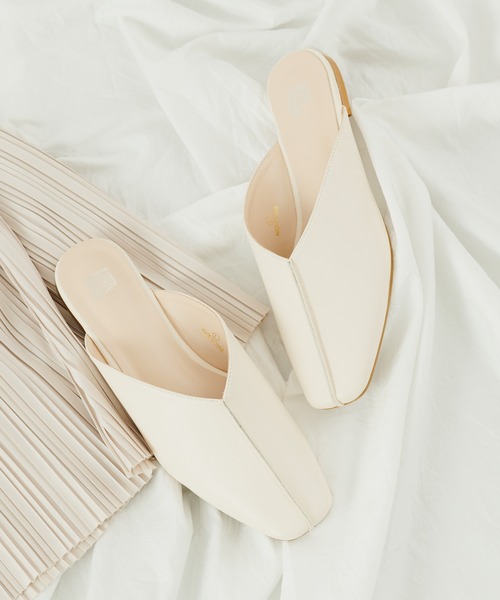 COLONY 2139（コロニートゥーワンスリーナイン）の「切替フラットミュール（サンダル・レディース・アイボリー/モカ/ブラック・24.5cm/22.5cm/23.5cm）」の4枚目の写真