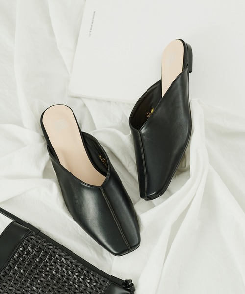 COLONY 2139（コロニートゥーワンスリーナイン）の「切替フラットミュール（サンダル・レディース・アイボリー/モカ/ブラック・24.5cm/22.5cm/23.5cm）」の5枚目の写真