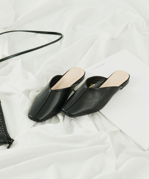 COLONY 2139（コロニートゥーワンスリーナイン）の「切替フラットミュール（サンダル・レディース・アイボリー/モカ/ブラック・24.5cm/22.5cm/23.5cm）」の7枚目の写真