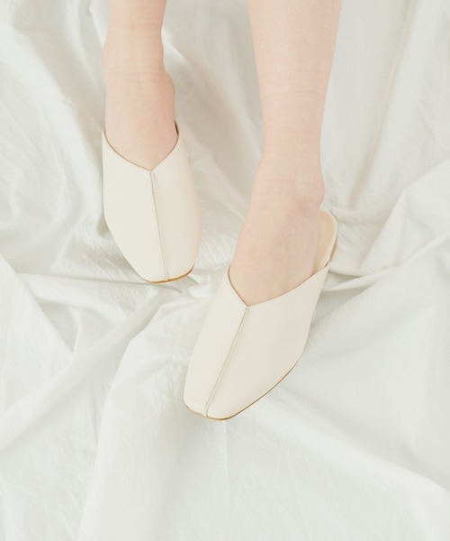 COLONY 2139（コロニートゥーワンスリーナイン）の「切替フラットミュール（サンダル・レディース・アイボリー/モカ/ブラック・24.5cm/22.5cm/23.5cm）」の15枚目の写真