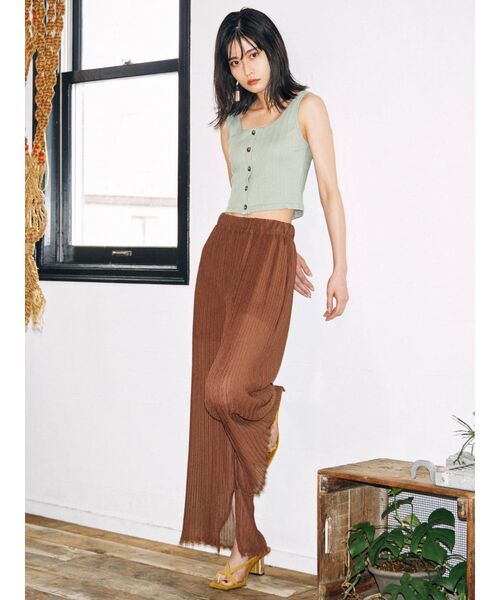 EVRIS（エヴリス）の「フロントボタンショートタンク（タンクトップ・レディース・ホワイト/グリーン/ブラック/ブラウン・FREE）」の7枚目の写真