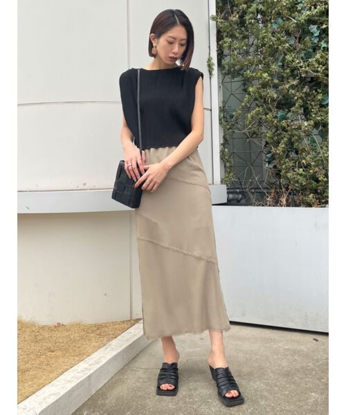 EMODA（エモダ）の「プリーツボックスタンクトップ（Tシャツ/カットソー・レディース・ベージュ/イエロー/ブルー/ブラック・FREE）」の6枚目の写真