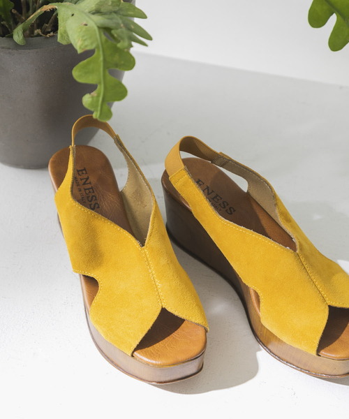 eness（エネス）の「ENESS　別注スエードサボサンダル（サンダル・レディース・ベージュ系その他/イエロー系その他・38/37）」の7枚目の写真