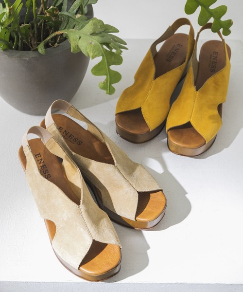 eness（エネス）の「ENESS　別注スエードサボサンダル（サンダル・レディース・ベージュ系その他/イエロー系その他・38/37）」の11枚目の写真