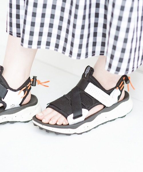 haco!（ハコ）の「Flower MOUNTAIN 毎日のコーデを格上げ！ハイスペックアウトドアサンダル NAZCA（サンダル・レディース・ホワイト系その他/ブラック系その他・1/2/4/3/5）」の3枚目の写真