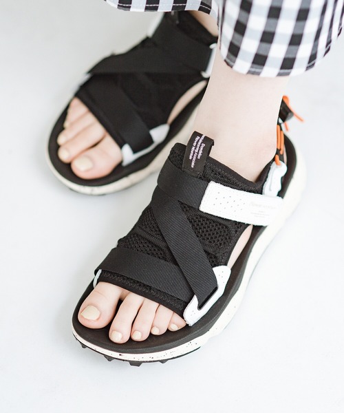 haco!（ハコ）の「Flower MOUNTAIN 毎日のコーデを格上げ！ハイスペックアウトドアサンダル NAZCA（サンダル・レディース・ホワイト系その他/ブラック系その他・1/2/4/3/5）」の6枚目の写真