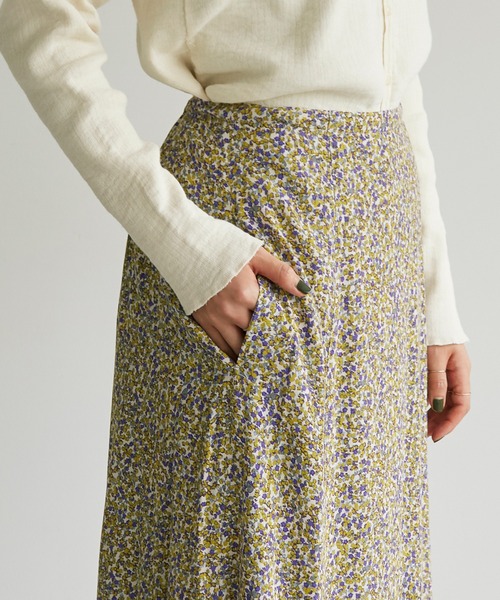 cardo fabrica（カルドファブリカ）の「●レーヨンデシン小花プリント  後ろギャザースカート（スカート・レディース・ブラック/マスタード・FREE）」の17枚目の写真