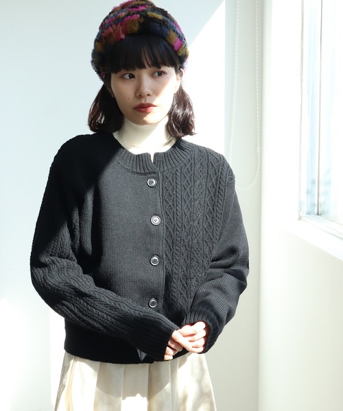 Lene（レネ）の「スパニッシュメリノ/アラン編み シュートカーディガン（カーディガン/ボレロ・レディース・レッド/アイボリー/ブラック・FREE）」の3枚目の写真