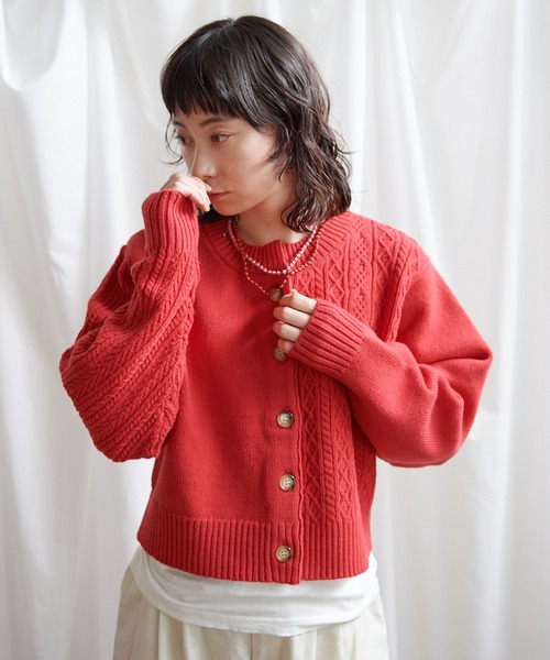 Lene（レネ）の「スパニッシュメリノ/アラン編み シュートカーディガン（カーディガン/ボレロ・レディース・レッド/アイボリー/ブラック・FREE）」の4枚目の写真