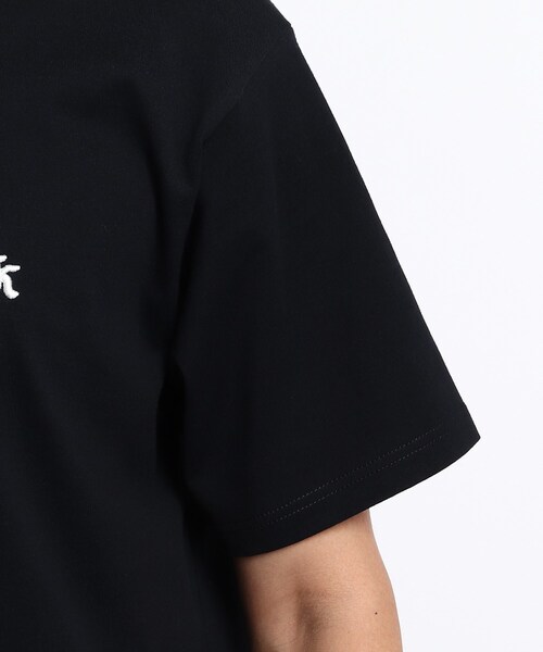 TAKEO KIKUCHI（タケオキクチ）の「◆NEW TRADロゴ バックプリント オーバーサイズTシャツ（Tシャツ/カットソー・メンズ・ホワイト/ブラック/キャメル・02/03/04）」の9枚目の写真