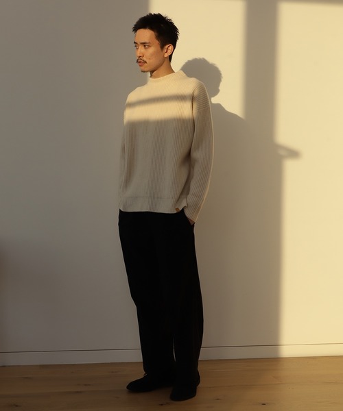 BEAMS LIGHTS(ビームスライツ)の「BEAMS LIGHTS / ラムズウール クルーネック ニット 21(ニット/セーター・メンズ・グレー/オフホワイト/ブラウン/ゴールド・LARGE/MEDIUM/SMALL)」の16枚目の写真