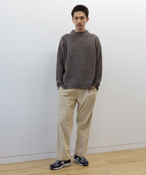 BEAMS LIGHTS(ビームスライツ)の「BEAMS LIGHTS / ラムズウール クルーネック ニット 21(ニット/セーター・メンズ・グレー/オフホワイト/ブラウン/ゴールド・LARGE/MEDIUM/SMALL)」の22枚目の写真
