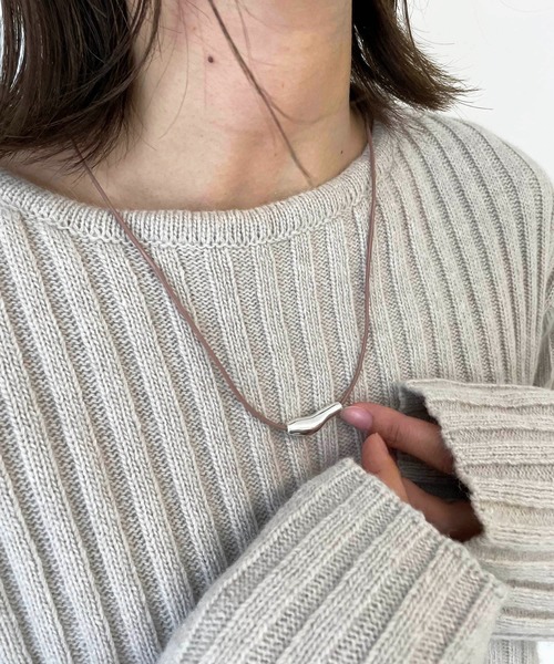 CANAL JEAN（キャナルジーン）の「Pt(ピーティー) レザー紐モチーフネックレス（ネックレス・レディース・ブラウン/ブラック・ONE SIZE）」の2枚目の写真