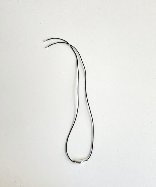 CANAL JEAN（キャナルジーン）の「Pt(ピーティー) レザー紐モチーフネックレス（ネックレス・レディース・ブラウン/ブラック・ONE SIZE）」の5枚目の写真