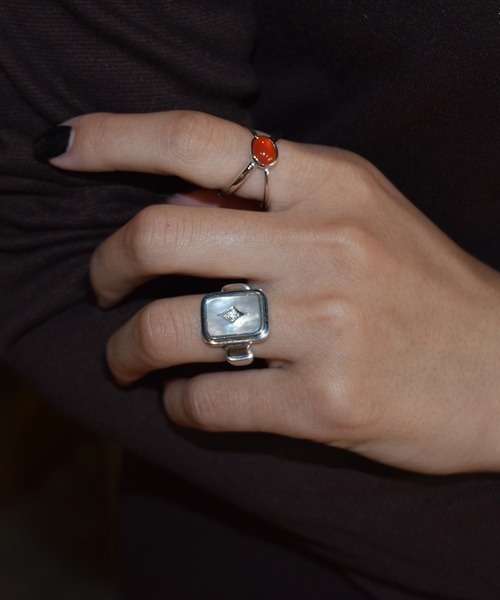 D.U.E(ディー・ユー・イー)の「D.U.E Shell Signature Ring(リング・レディース・シルバー/ゴールド・#9/#15/#13/#11/#17)」の5枚目の写真