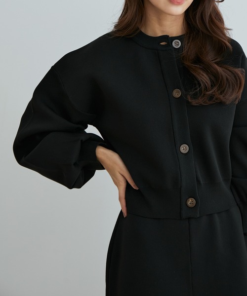 vis-`a-vis（ビサビ）の「【WEB限定】【高橋愛コラボ】スポンジニットクルーネックカーディガン【セットアップ対応】（カーディガン/ボレロ・レディース・ダークブラウン/キナリ/ピンク/ブラック/イエロー・FREE）」の3枚目の写真