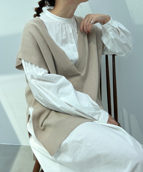 y/m(イム)の「Vネックベスト(ベスト・レディース・ブラック/ベージュ/オフホワイト・FREE)」の1枚目の写真