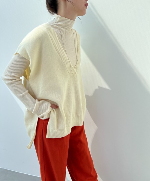 y/m(イム)の「Vネックベスト(ベスト・レディース・ブラック/ベージュ/オフホワイト・FREE)」の2枚目の写真