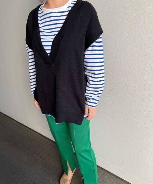 y/m(イム)の「Vネックベスト(ベスト・レディース・ブラック/ベージュ/オフホワイト・FREE)」の19枚目の写真