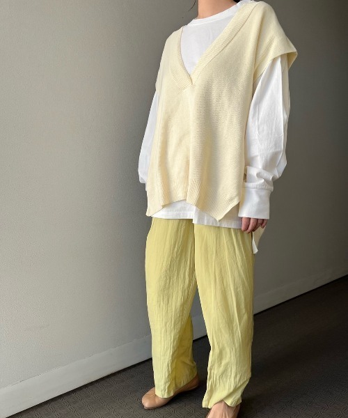 y/m(イム)の「Vネックベスト(ベスト・レディース・ブラック/ベージュ/オフホワイト・FREE)」の4枚目の写真