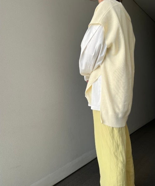 y/m(イム)の「Vネックベスト(ベスト・レディース・ブラック/ベージュ/オフホワイト・FREE)」の13枚目の写真