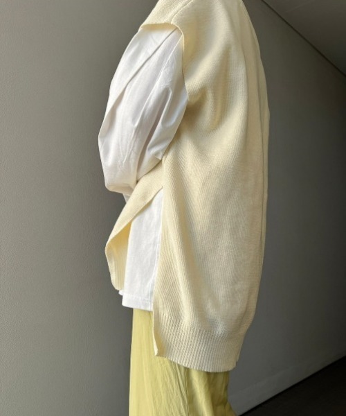 y/m(イム)の「Vネックベスト(ベスト・レディース・ブラック/ベージュ/オフホワイト・FREE)」の7枚目の写真