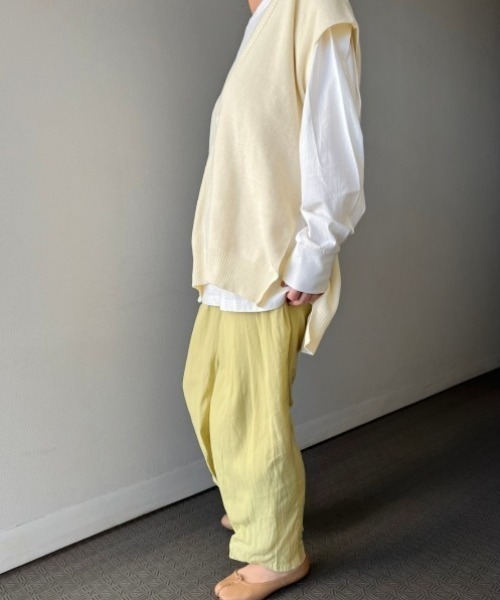 y/m(イム)の「Vネックベスト(ベスト・レディース・ブラック/ベージュ/オフホワイト・FREE)」の9枚目の写真