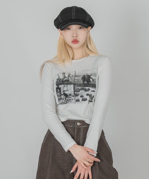 FOLLOWIN(フォロウィン)の「フロントポイントプリントロングTシャツカットソー(Tシャツ/カットソー・レディース・アイボリー/ブラック・FREE)」の4枚目の写真
