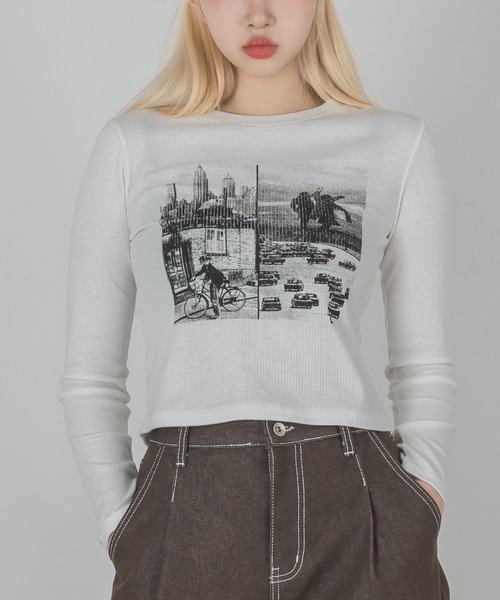 FOLLOWIN(フォロウィン)の「フロントポイントプリントロングTシャツカットソー(Tシャツ/カットソー・レディース・アイボリー/ブラック・FREE)」の6枚目の写真