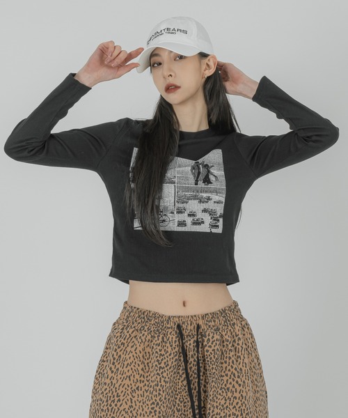 FOLLOWIN(フォロウィン)の「フロントポイントプリントロングTシャツカットソー(Tシャツ/カットソー・レディース・アイボリー/ブラック・FREE)」の16枚目の写真