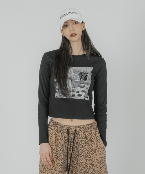 FOLLOWIN(フォロウィン)の「フロントポイントプリントロングTシャツカットソー(Tシャツ/カットソー・レディース・アイボリー/ブラック・FREE)」の17枚目の写真