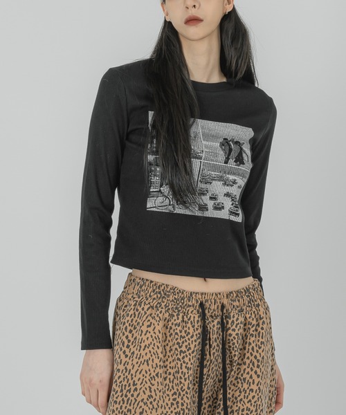 FOLLOWIN(フォロウィン)の「フロントポイントプリントロングTシャツカットソー(Tシャツ/カットソー・レディース・アイボリー/ブラック・FREE)」の20枚目の写真