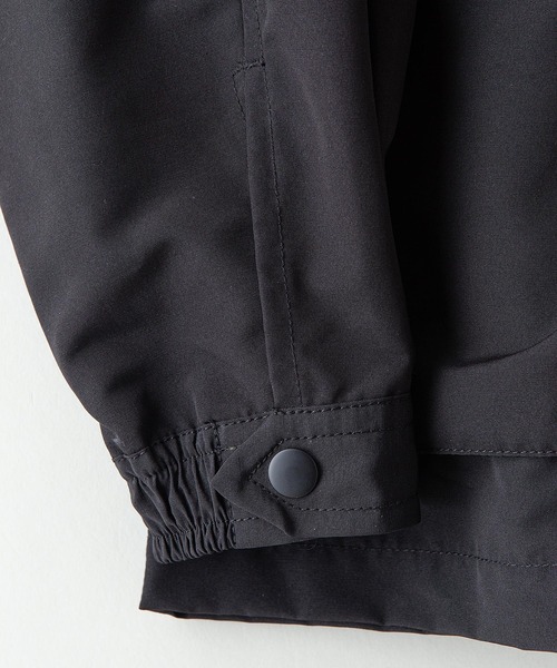 OUTDOOR PRODUCTS APPAREL(アウトドアプロダクツアパレル)の「撥水 ショート ワイドシルエット ワンポイントブランドロゴ モッズジャケット(モッズコート・メンズ・ベージュ/ブラック/カーキ・MEDIUM/LARGE/X-LARGE)」の9枚目の写真