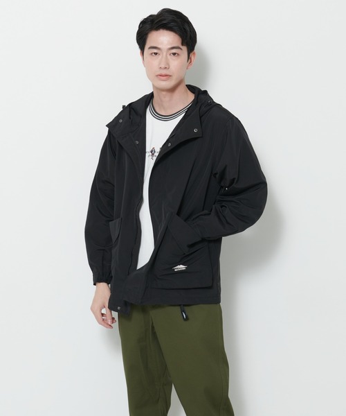 OUTDOOR PRODUCTS APPAREL(アウトドアプロダクツアパレル)の「撥水 ショート ワイドシルエット ワンポイントブランドロゴ モッズジャケット(モッズコート・メンズ・ベージュ/ブラック/カーキ・MEDIUM/LARGE/X-LARGE)」の18枚目の写真