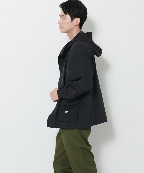 OUTDOOR PRODUCTS APPAREL(アウトドアプロダクツアパレル)の「撥水 ショート ワイドシルエット ワンポイントブランドロゴ モッズジャケット(モッズコート・メンズ・ベージュ/ブラック/カーキ・MEDIUM/LARGE/X-LARGE)」の20枚目の写真