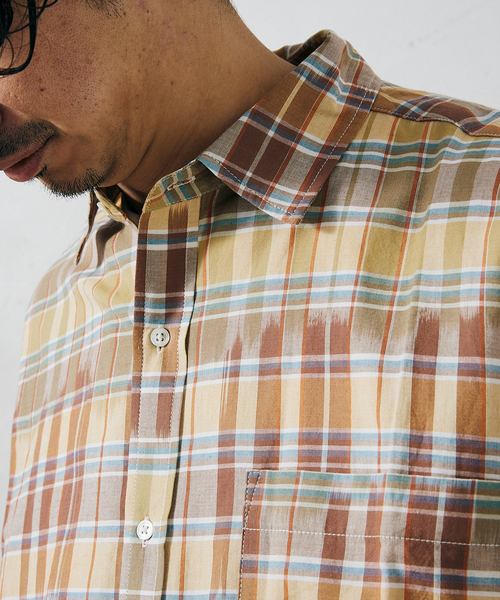 JOURNAL STANDARD relume（ジャーナルスタンダード　レリューム）の「MADRAS CHECK オーバーサイズレギュラーカラーシャツ（シャツ/ブラウス・メンズ・ベージュ/ブルー系その他/グリーン系その他/グリーン/ピンク/ブルー・MEDIUM/LARGE）」の2枚目の写真