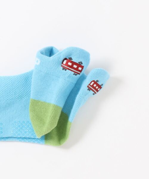 kladskap（クレードスコープ）の「乗り物刺しゅう配色スニーカーインソックス（ソックス/靴下・キッズ・イエロー/レッド/サックスブルー・M/L/S）」の4枚目の写真