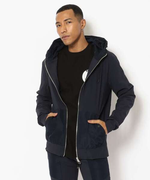 P.M.D.S.（ピー エム ディー エス）の「P.M.D.S./ピー エム ディー エス/GHISLAIN ストレッチナイロン切り替えパーカー（パーカー・メンズ・ブラック・MEDIUM/LARGE/X-LARGE）」の2枚目の写真