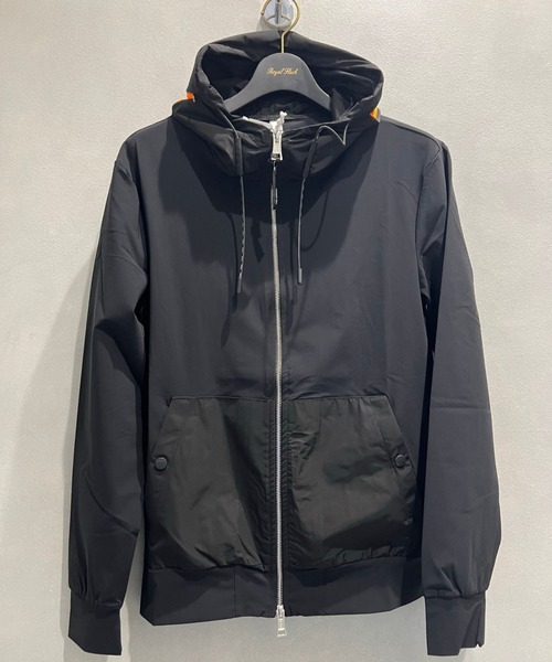 P.M.D.S.（ピー エム ディー エス）の「P.M.D.S./ピー エム ディー エス/GHISLAIN ストレッチナイロン切り替えパーカー（パーカー・メンズ・ブラック・MEDIUM/LARGE/X-LARGE）」の5枚目の写真