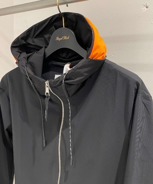 P.M.D.S.（ピー エム ディー エス）の「P.M.D.S./ピー エム ディー エス/GHISLAIN ストレッチナイロン切り替えパーカー（パーカー・メンズ・ブラック・MEDIUM/LARGE/X-LARGE）」の6枚目の写真