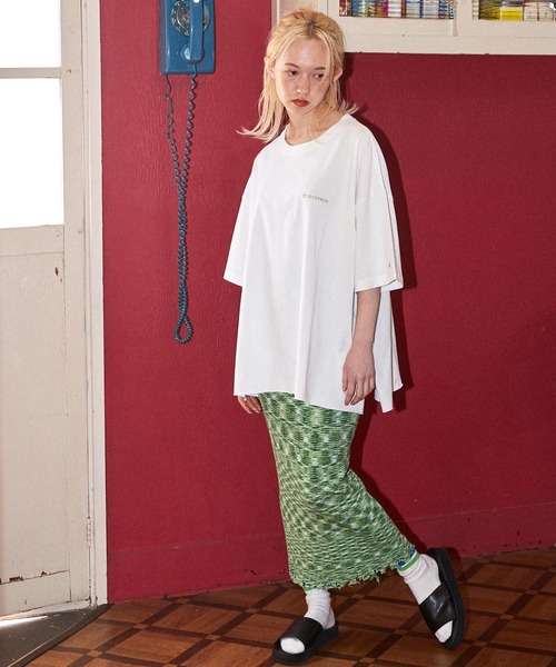 CONVERSE(コンバース)の「CONVERSE/コンバース ロゴ刺繍バックプリントオーバーサイズクロップド半袖Tシャツ(Tシャツ/カットソー・レディース・オートミール/ホワイト系2/ホワイト系3/ブラック系2/ブラック系3/グレー系2・M)」の10枚目の写真