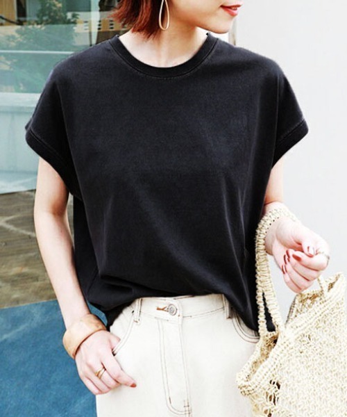 .KOM(ドットコム)の「A'GEM/9 × .kom『.kom/ドットケーオーエム』フレンチスリーブ サイドスリット クルーネックTシャツ(Tシャツ/カットソー・レディース・チャコールグレー/ブラック/ベージュ・M/L)」の1枚目の写真