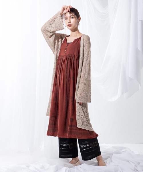 MILLION CARATS（ミリオンカラッツ）の「透け感がシーズンムードを高める繊細なエスニックな柄の綿ボイルキャミワンピース（ワンピース・レディース・オフホワイト/カーキ/レッド・FREE）」の3枚目の写真