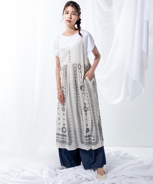 MILLION CARATS（ミリオンカラッツ）の「透け感がシーズンムードを高める繊細なエスニックな柄の綿ボイルキャミワンピース（ワンピース・レディース・オフホワイト/カーキ/レッド・FREE）」の4枚目の写真