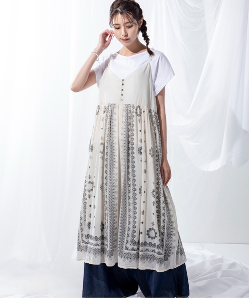 MILLION CARATS（ミリオンカラッツ）の「透け感がシーズンムードを高める繊細なエスニックな柄の綿ボイルキャミワンピース（ワンピース・レディース・オフホワイト/カーキ/レッド・FREE）」の6枚目の写真